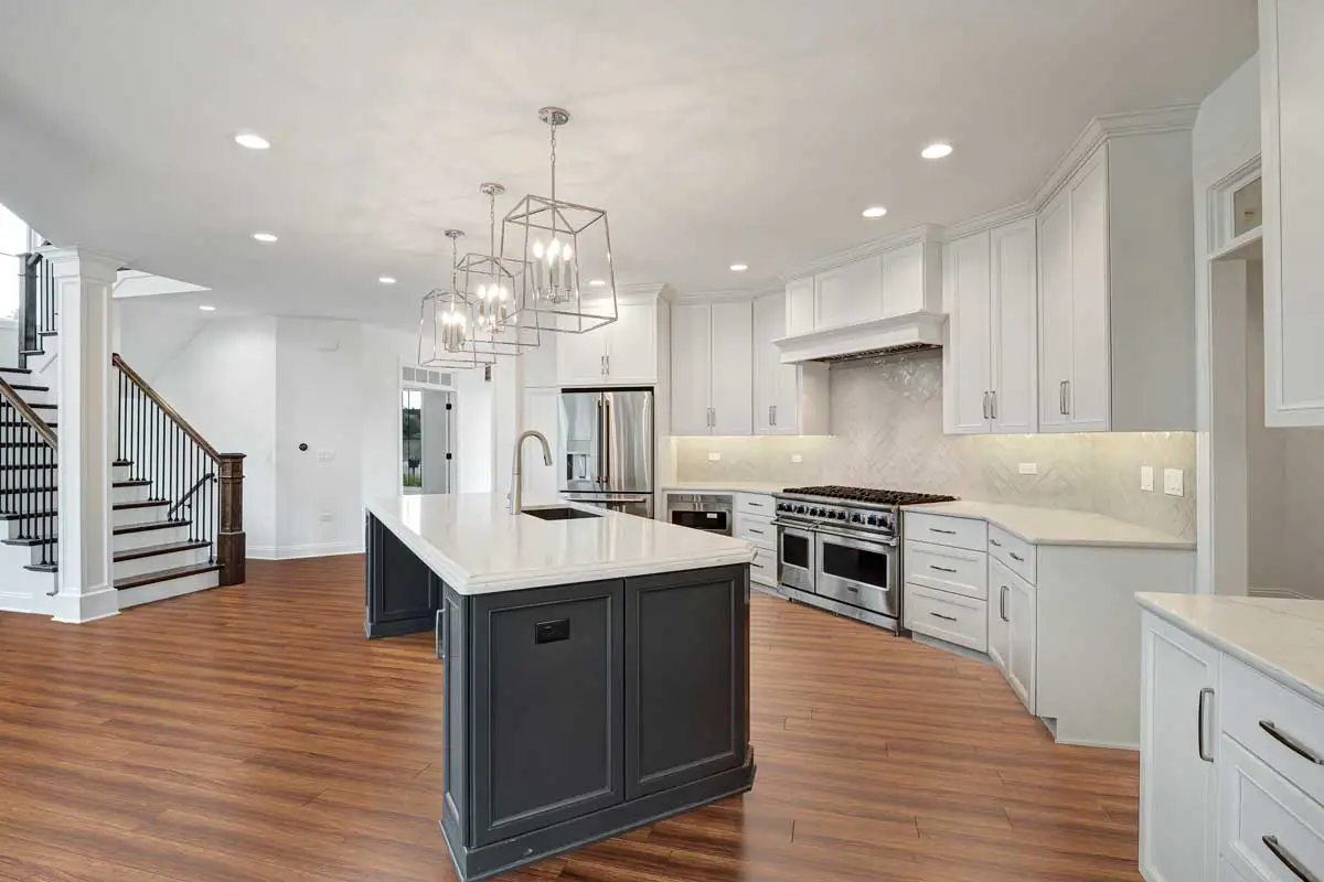 Crystal_Lake_Custom_Kitchen-Embassy-1.webp