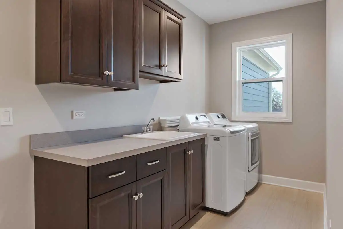 Custom_Home_Laundry-Rooms.functional-6.webp