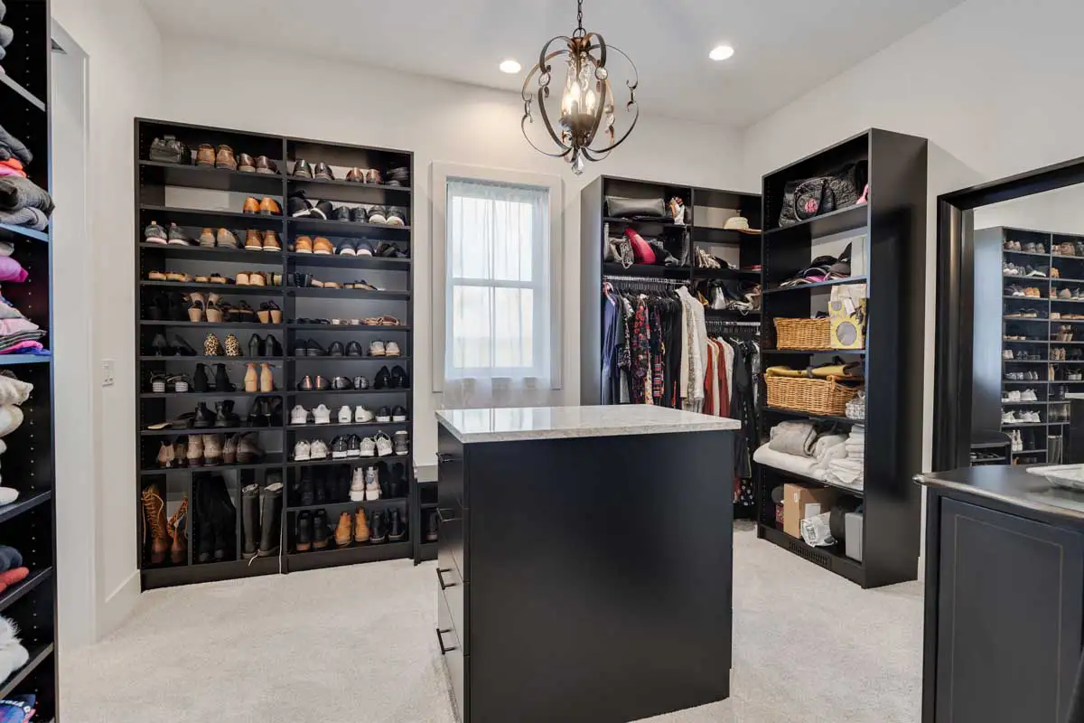 Luxury.Closet.designs.in-your-new-custom-home-Embassy-Construction-5.webp